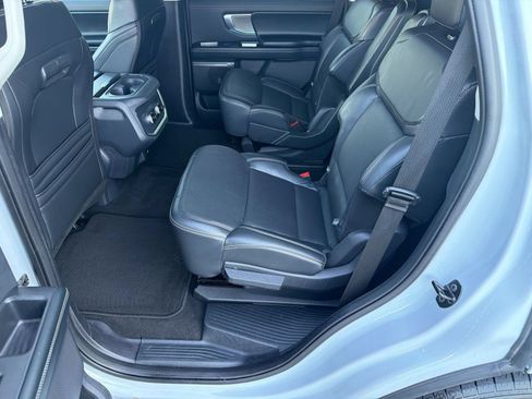 Used 2025 Ford Expedition Platinum AWD/4WD image 23