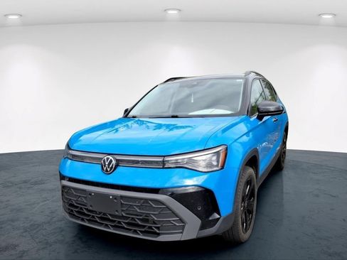 Used 2025 Volkswagen Taos SE AWD/4WD image 4