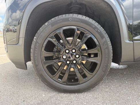 Used 2023 GMC Acadia SLE w/ Driver Convenience Package FWD image 14
