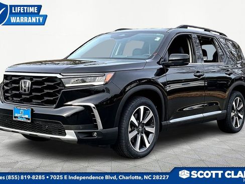 Used 2023 Honda Pilot Touring image 3