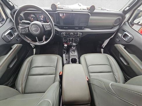 Used 2024 Jeep Gladiator Mojave AWD/4WD image 17