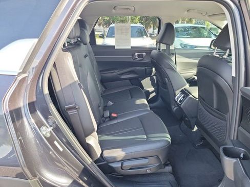 Used 2025 Kia Sorento S FWD image 8