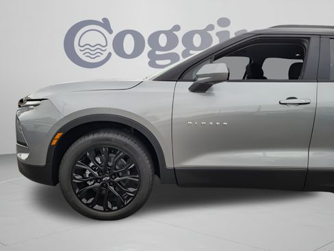 New 2026 Chevrolet Blazer LT w/ Convenience Package FWD image 3
