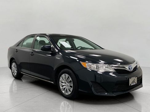 Used 2013 Toyota Camry LE FWD image 1