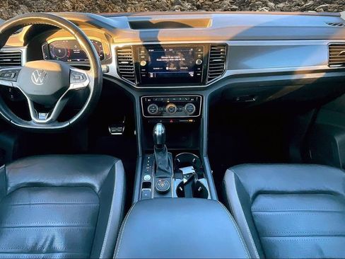 Used 2021 Volkswagen Atlas SEL Premium image 10