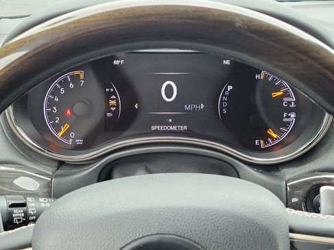 Used 2014 Jeep Grand Cherokee Overland AWD/4WD image 14