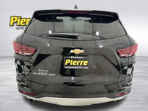 Used 2025 Chevrolet Blazer LT image 3