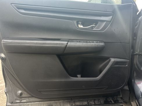 Used 2025 Honda CR-V LX image 9