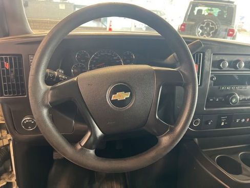 Used 2014 Chevrolet Express 2500 image 25
