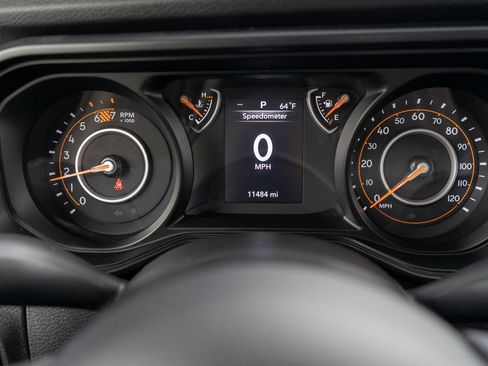 Used 2025 Jeep Wrangler Sport image 14