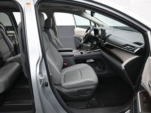 Certified 2024 Toyota Sienna XLE w/ XLE Plus Package image 34