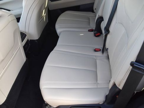 Certified 2025 INFINITI QX60 Luxe image 16