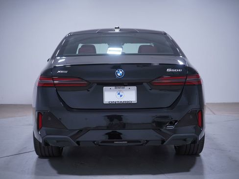 New 2026 BMW 550e xDrive w/ Premium Package image 5
