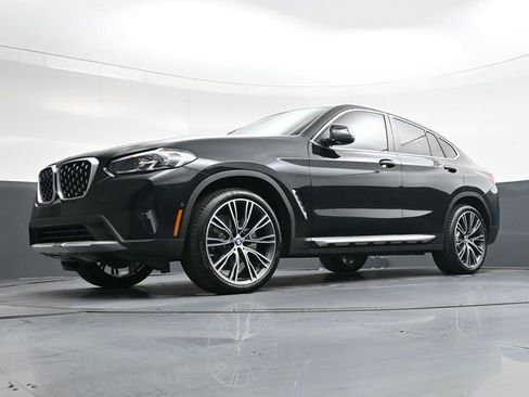 Used 2025 BMW X4 xDrive30i w/ Premium Package image 35