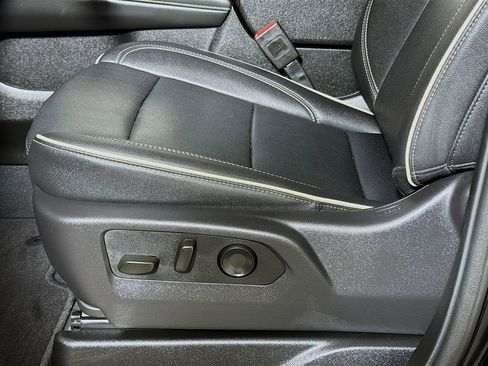 Used 2025 Chevrolet Tahoe Premier AWD/4WD image 18