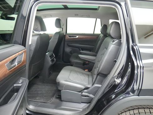 Used 2024 Volkswagen Atlas SE AWD/4WD image 17