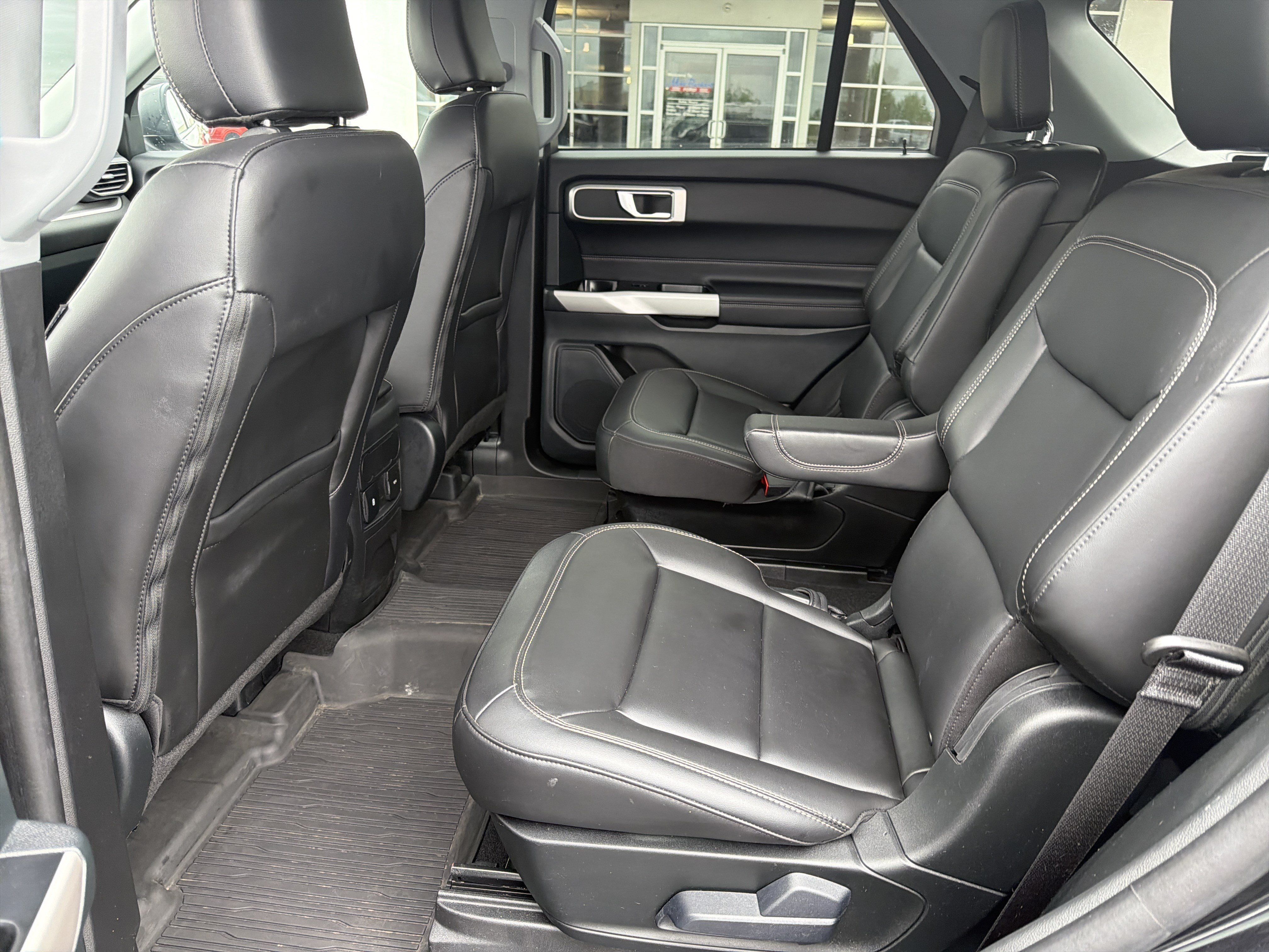 Used 2024 Ford Explorer XLT w/ Equipment Group 202A AWD/4WD image 23