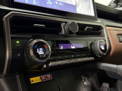 Used 2025 Toyota 4Runner Limited w/ Tow Technology Package AWD/4WD image 31