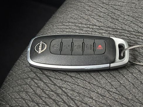 Used 2025 Nissan Rogue SV image 21