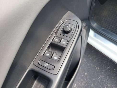 Used 2023 Volkswagen Taos SE w/ Panoramic Sunroof Package FWD image 14