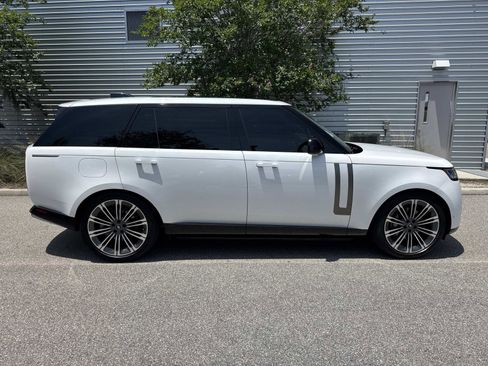 Certified 2025 Land Rover Range Rover Long Wheelbase SE AWD/4WD image 5