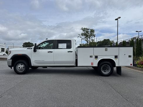 Used 2022 GMC Sierra 3500 Pro w/ Convenience Package RWD image 7