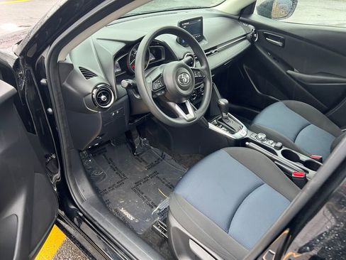 Used 2020 Toyota Yaris LE image 11