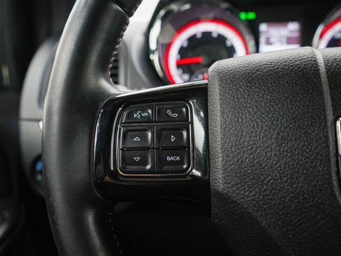 Used 2019 Dodge Grand Caravan SXT w/ Blacktop Package FWD image 27