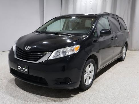 Used 2016 Toyota Sienna LE image 7