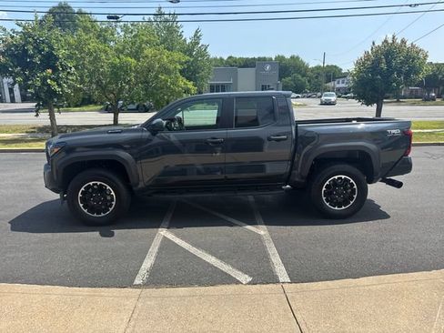 Used 2025 Toyota Tacoma TRD Off-Road AWD/4WD image 6