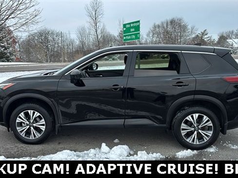 Used 2023 Nissan Rogue SV image 3