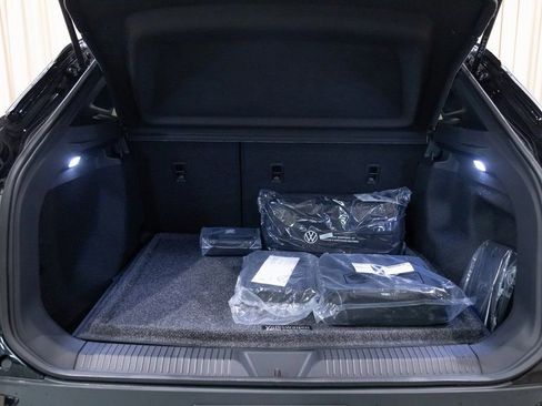 New 2025 Volkswagen ID.4 Pro image 22