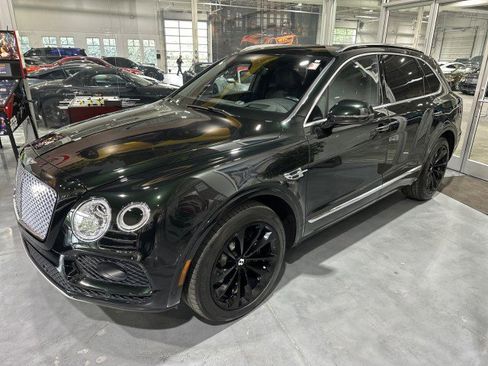 Used 2017 Bentley Bentayga AWD/4WD image 1