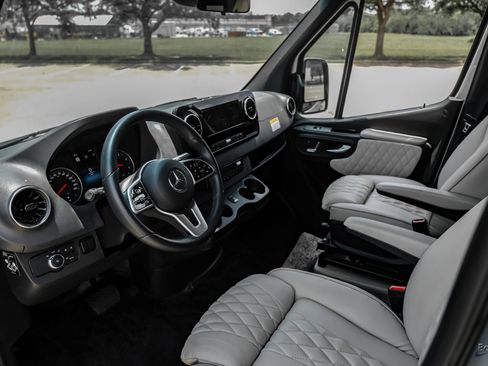 Used 2023 Mercedes-Benz Sprinter 3500 image 3