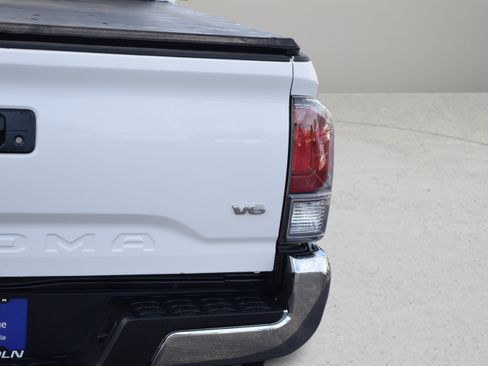 Used 2022 Toyota Tacoma TRD Off-Road AWD/4WD image 6