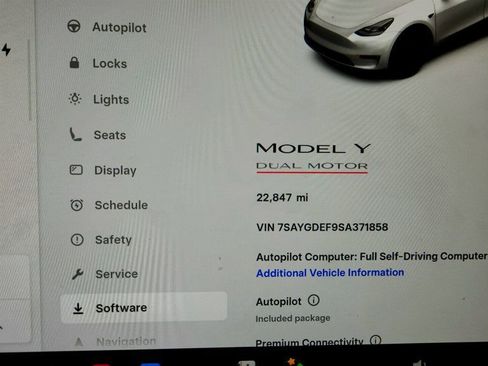 Used 2025 Tesla Model Y Performance image 14