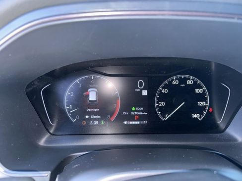 Used 2025 Honda Pilot TrailSport image 14