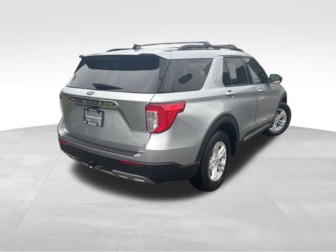 Used 2021 Ford Explorer XLT w/ Equipment Group 202A image 6