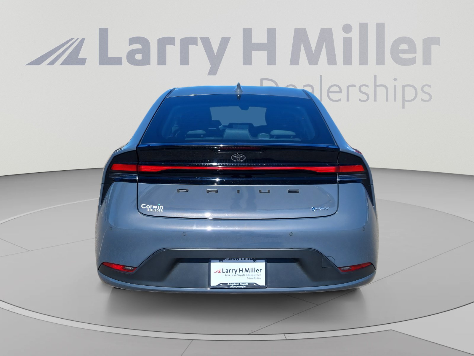 Used 2025 Toyota Prius LE FWD image 4