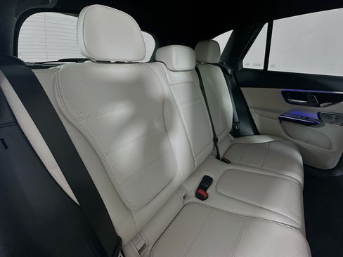 Used 2025 Mercedes-Benz GLC 300 4MATIC image 38