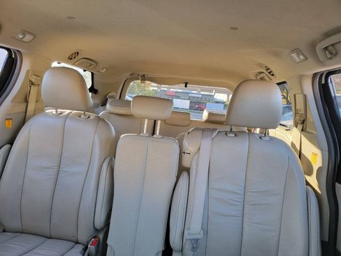 Used 2011 Toyota Sienna XLE w/ XLE Navigation Pkg FWD image 11