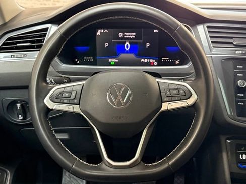 Used 2022 Volkswagen Tiguan SE w/ Panoramic Sunroof Package image 16
