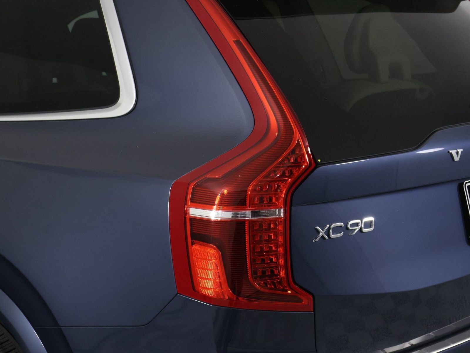 Certified 2023 Volvo XC90 B6 Plus w/ Protection Package Premier AWD/4WD image 18
