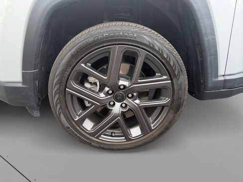 Used 2025 Jeep Compass Limited w/ Sun & Sound Group AWD/4WD image 9
