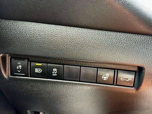 Used 2021 Toyota Venza XLE image 21