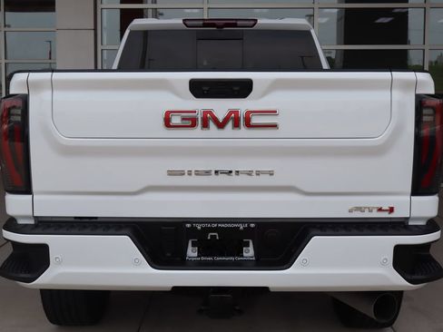 Used 2025 GMC Sierra 2500 AT4 AWD/4WD image 7
