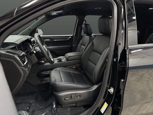 Used 2024 GMC Acadia Elevation w/ Trailering Package image 4