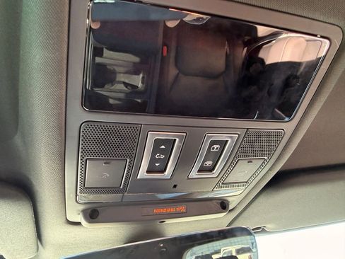 Used 2024 Land Rover Defender 130 X-Dynamic SE image 23