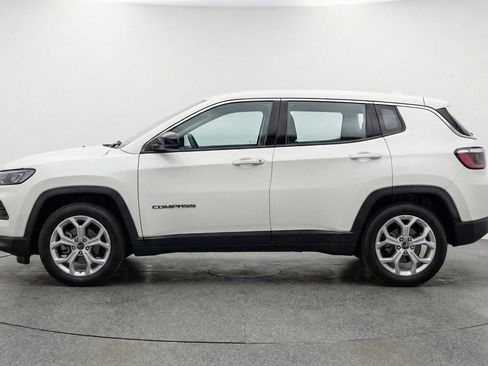 Used 2025 Jeep Compass Latitude image 5