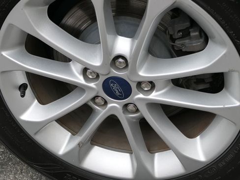 Used 2019 Ford Fusion SE FWD image 12